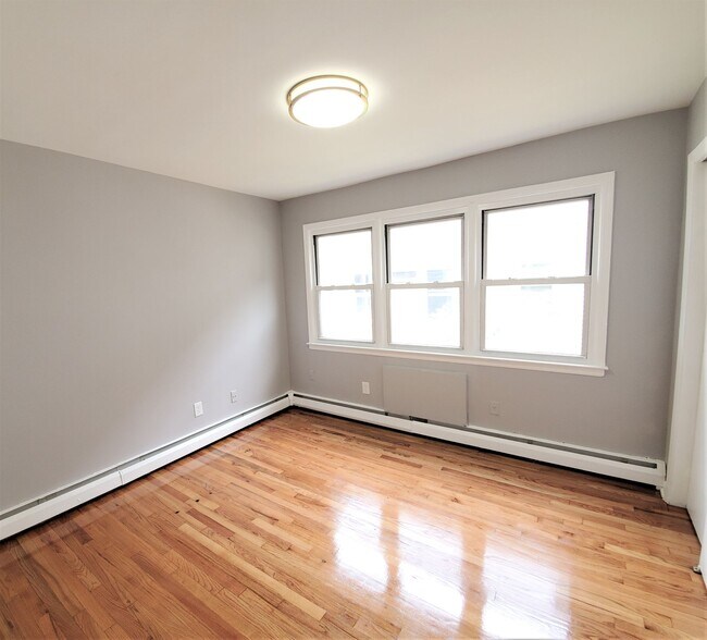 Building Photo - 437 Elmora Avenue