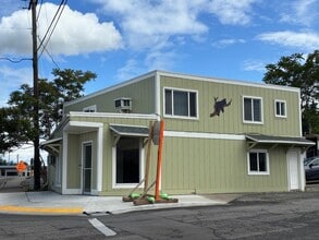 Building Photo - 133 NE Main St