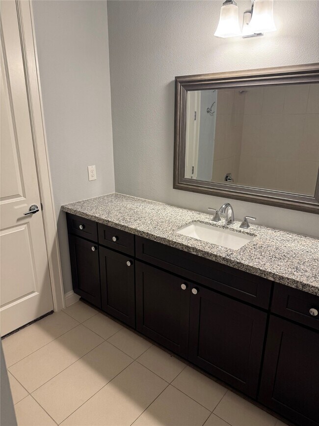 Building Photo - 2522 Hutchins St