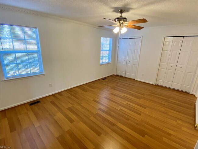 Building Photo - 4740 Greenlaw Dr