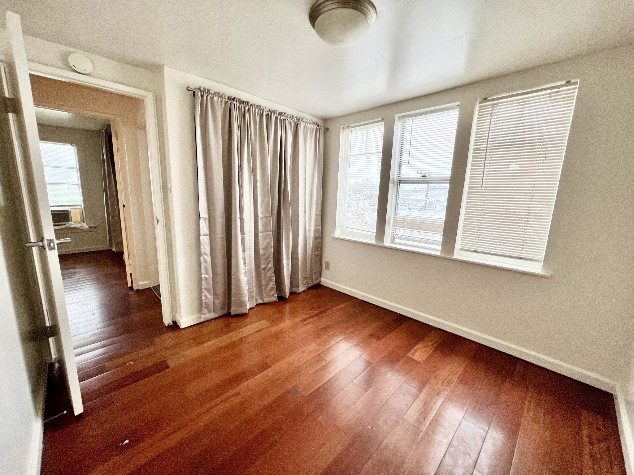 Building Photo - 451 27th St