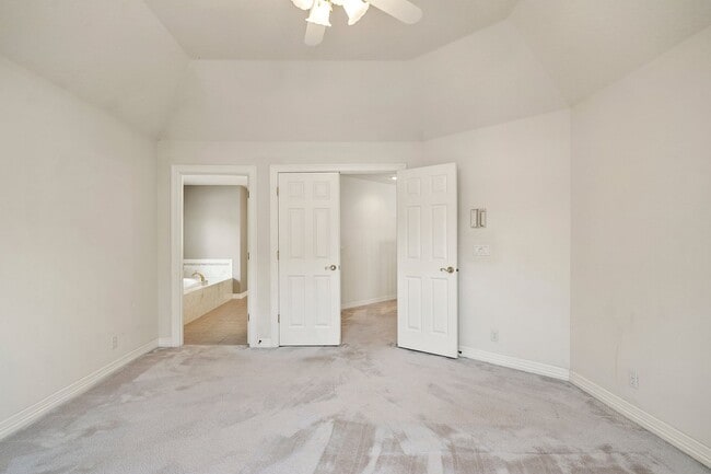 Building Photo - 2284 NW Wheatfield Way