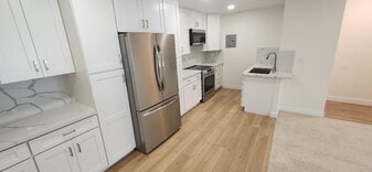 Building Photo - 2511 W Sunflower Ave