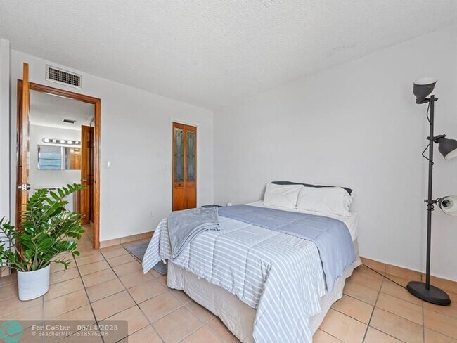 Building Photo - 310 Fontainebleau Blvd