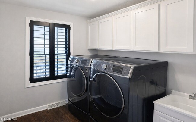 Building Photo - 26930 Elmwood Dr