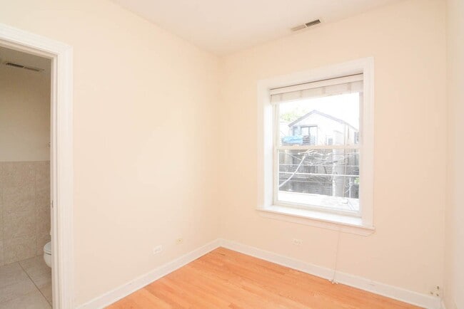 Building Photo - 3233 N Clifton Ave