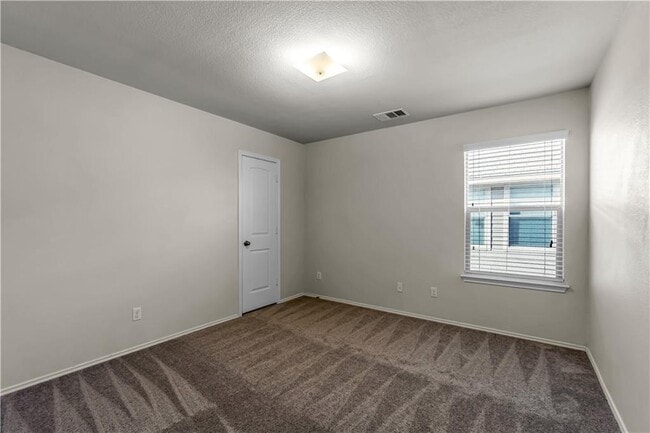 Building Photo - 145 Housefinch Loop
