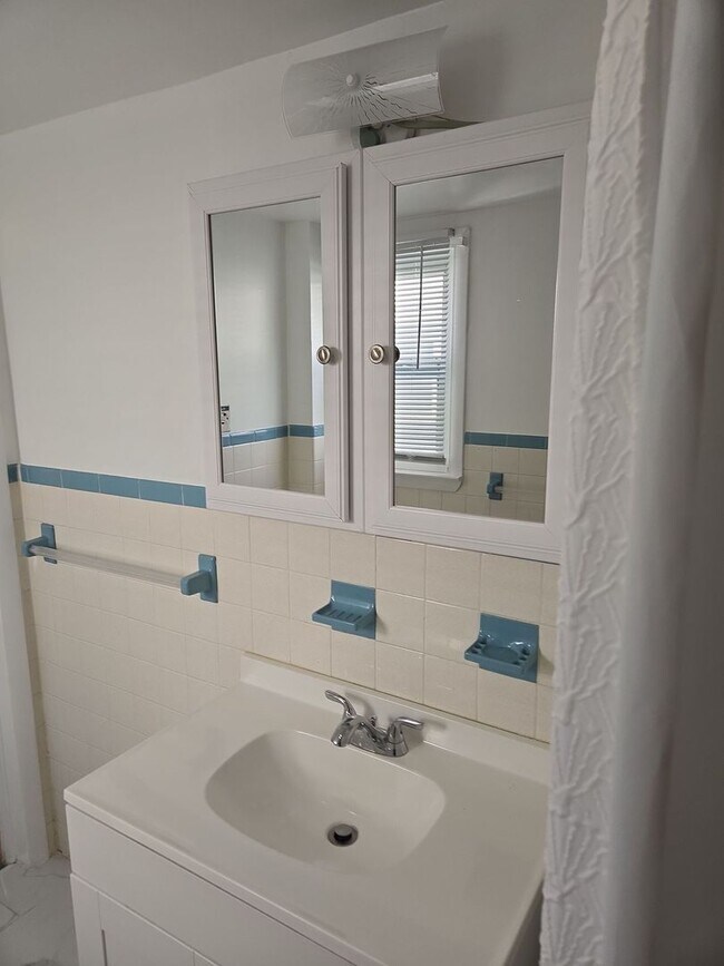 Building Photo - 4-5 Bedroom, 2 Bathroom 2-Story Detached H...