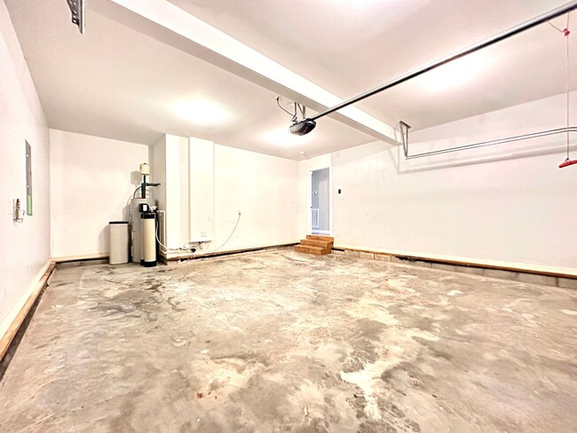 Building Photo - 1192 Meachem Dr