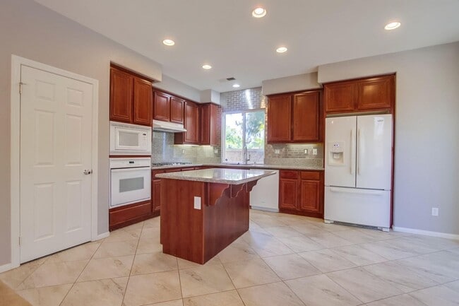 Building Photo - Beautiful 5 bedroom home in highly desired Carlsbad neighborhood