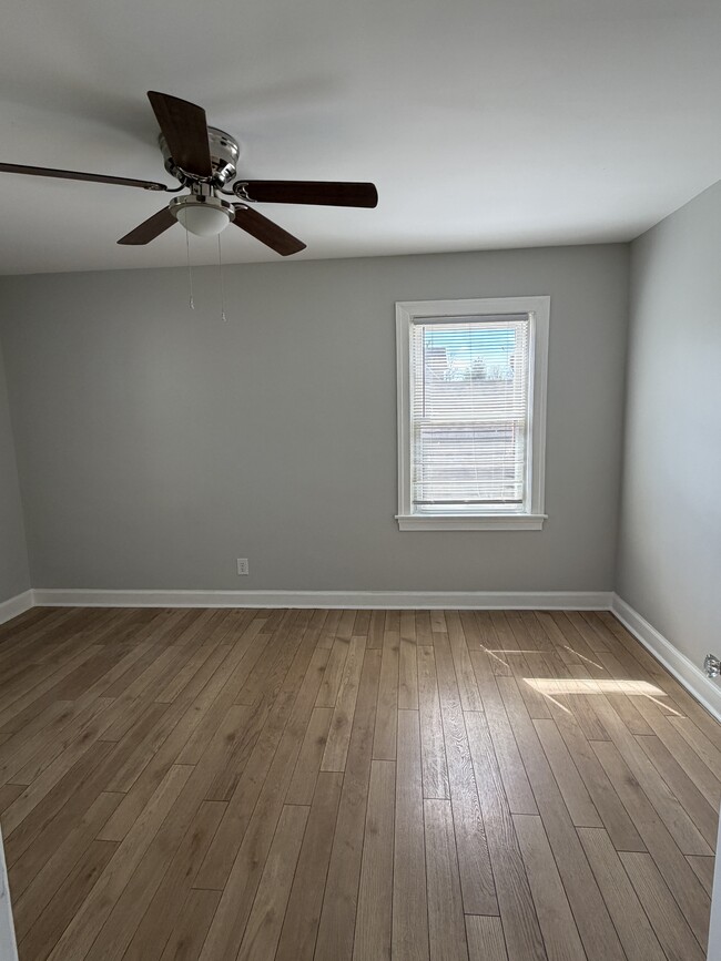 Building Photo - 4639 Southcrest Dr