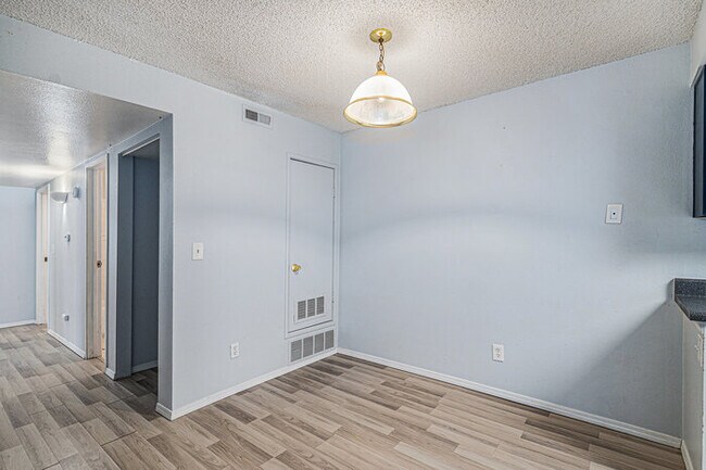 Building Photo - 14424 E Colorado Dr