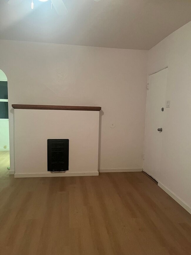 Building Photo - Charming 1-bedroom/1-bathroom unit