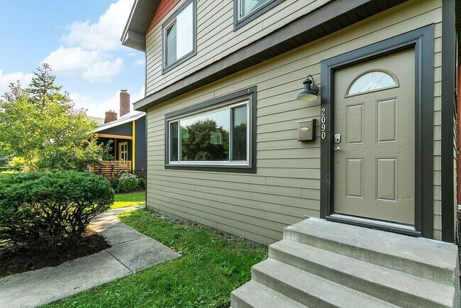 Building Photo - Updated 5 bedroom 2 bath single family house