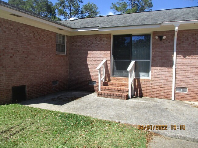Building Photo - 2000 Acker Dr