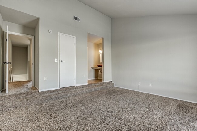 Building Photo - 8725 Victorian Village Dr