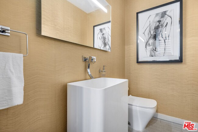 Building Photo - 1847 Coldwater Canyon Dr