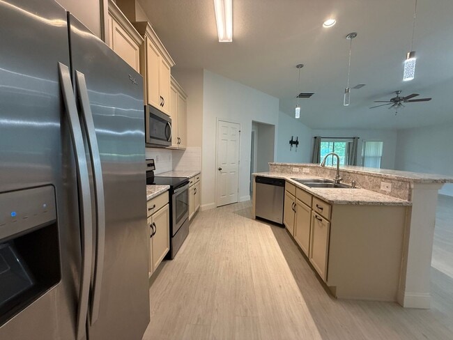 Building Photo - Grande Champion Community! BEAUTIFUL 3 Bed...