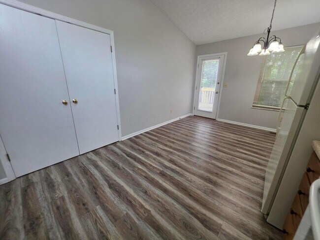 Building Photo - 7253 Fablegate Ct