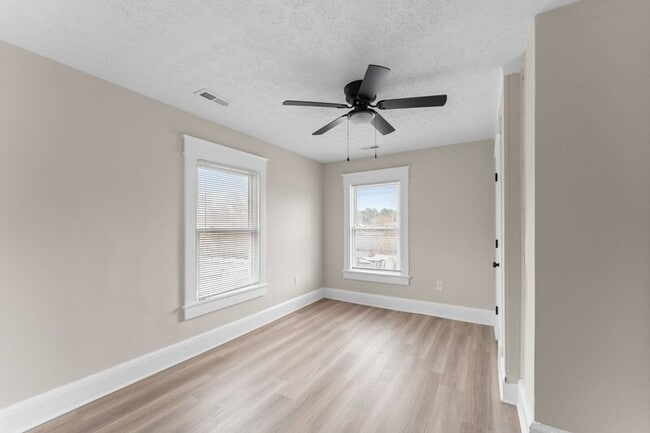 Building Photo - 703 Hamilton Ave