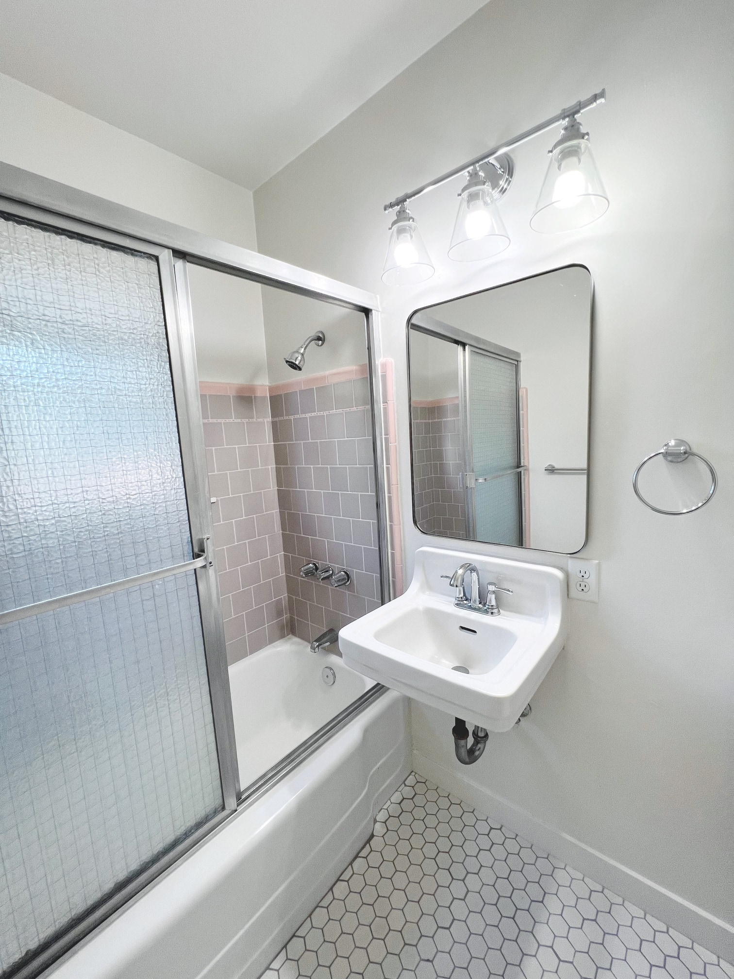 Bathroom - 2500 Drake St