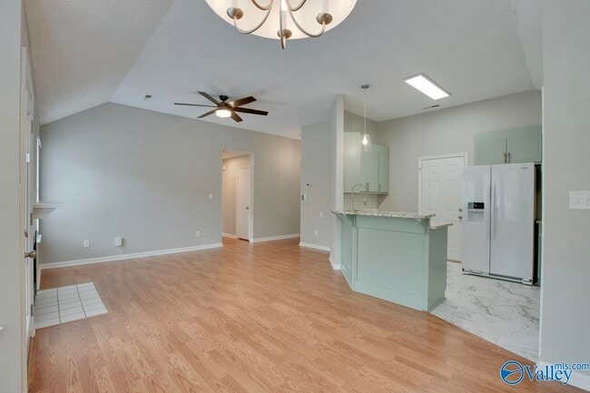 Building Photo - 118 River Oaks Dr