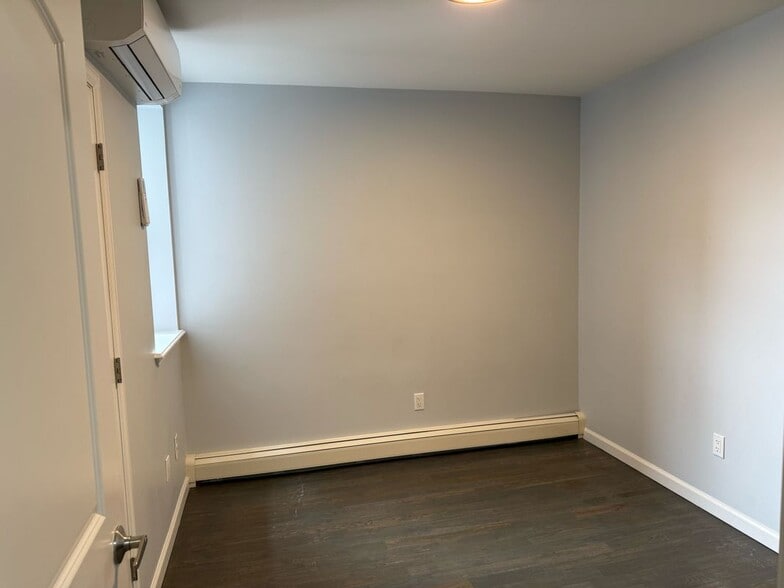 Building Photo - 2806 Mermaid Ave