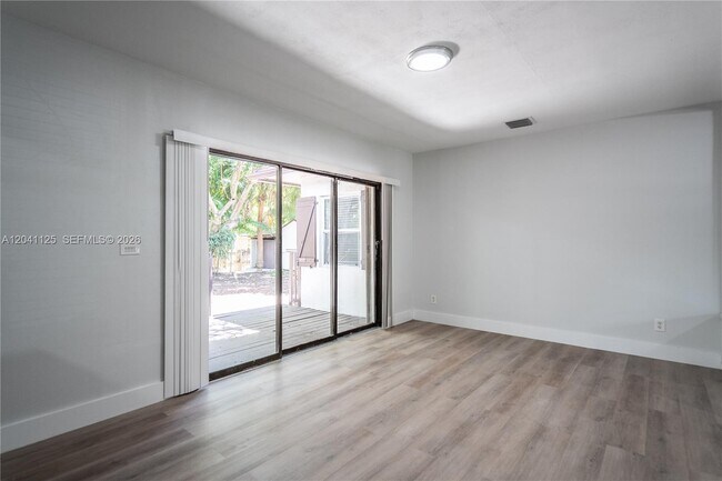 Building Photo - 1691 NE 143rd St