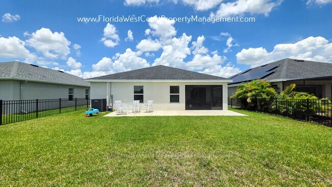 Building Photo - EXCEPTIONAL 3 BEDROOM/2 BATH HOME PLUS LARGE FENCED YARD! LONG TERM LEASE- UNFURNISHED!