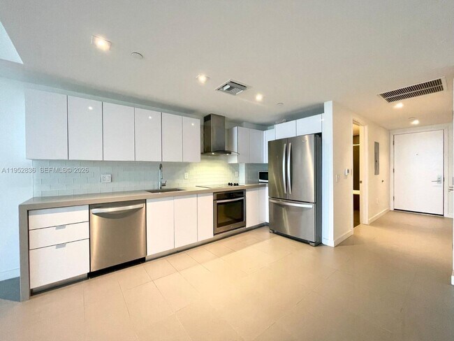 Building Photo - 1600 NE 1st Ave