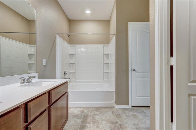 Building Photo - 7928 Bassano Dr