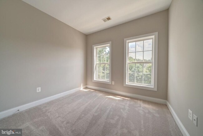 Building Photo - 15970 Greymill Manor Dr