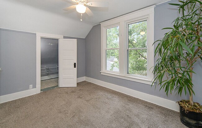Building Photo - 1041 S 48th St