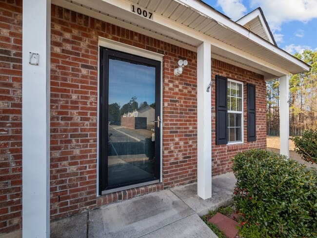 Building Photo - Welcome to Marsh Oaks!