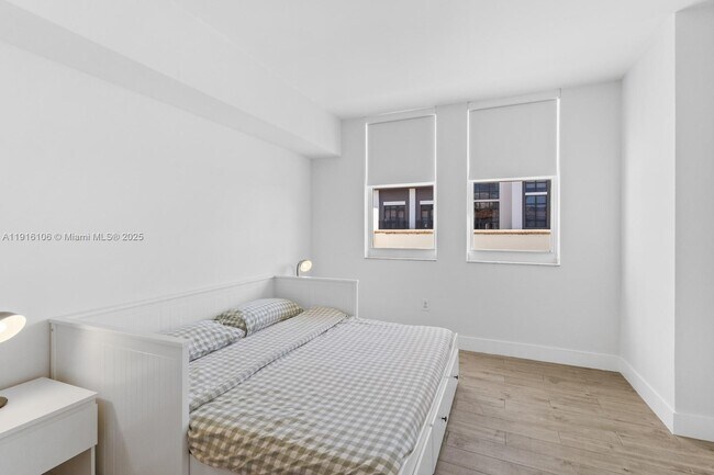 Building Photo - 4100 Salzedo St