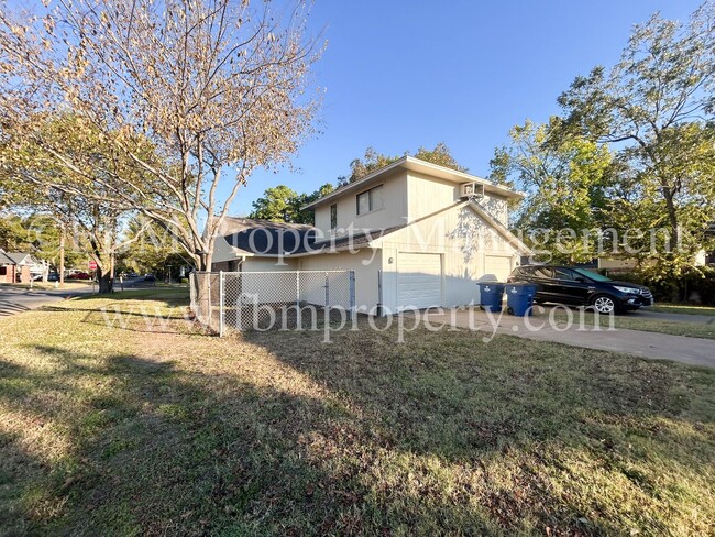 Building Photo - 509 W Denton St