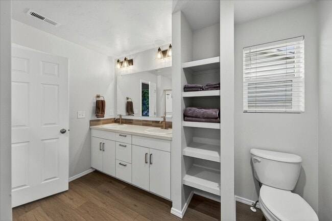 Building Photo - 878 W Jasper St