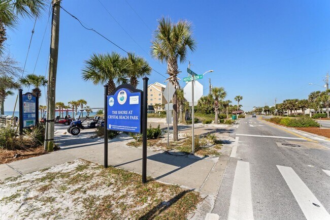 Building Photo - Beautifully furnished 2B/2B condo steps from Gulf of Mexico available for long term lease!