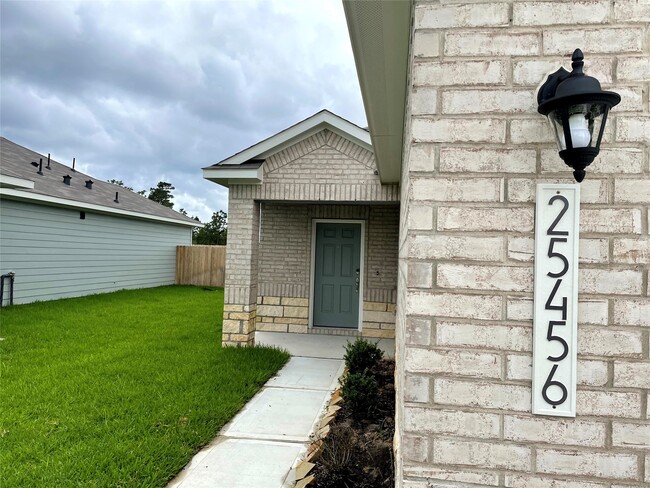 Building Photo - 25456 Northpark Lake Dr