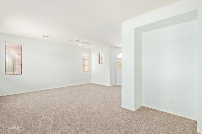 Building Photo - 2390 W Sleepy Ranch Rd