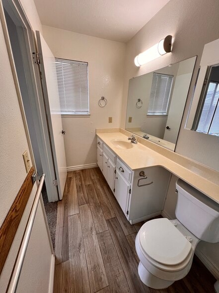 Primary bathroom - 9012 Cornwall Dr