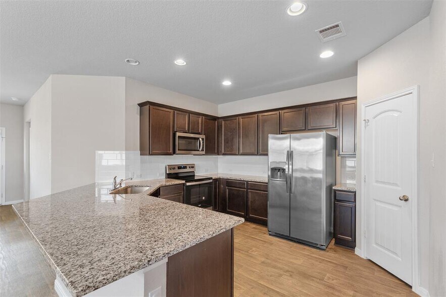 Building Photo - 116 Fair Anne Dr