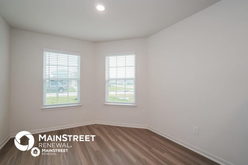 Building Photo - 26233 Raphael Dr