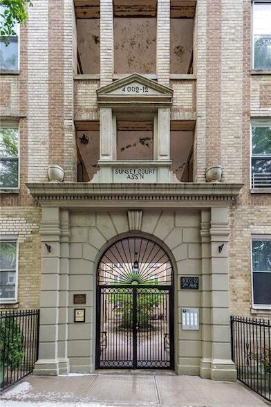 Building Photo - 4002 7th Ave