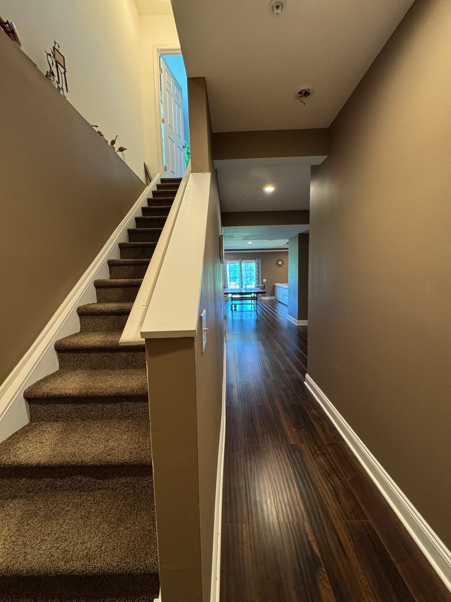 Steps to basement - 537 Prizer Ct
