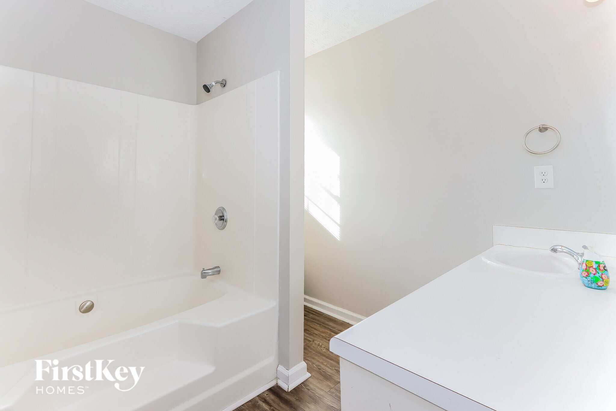 Building Photo - 128 Greenleaf Dr