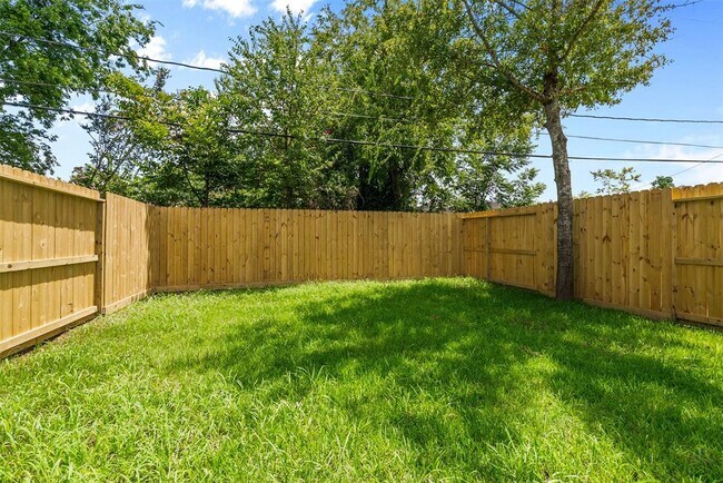 Building Photo - 9110 Everglade Dr