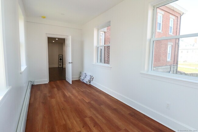 Building Photo - 156 Garfield Ave