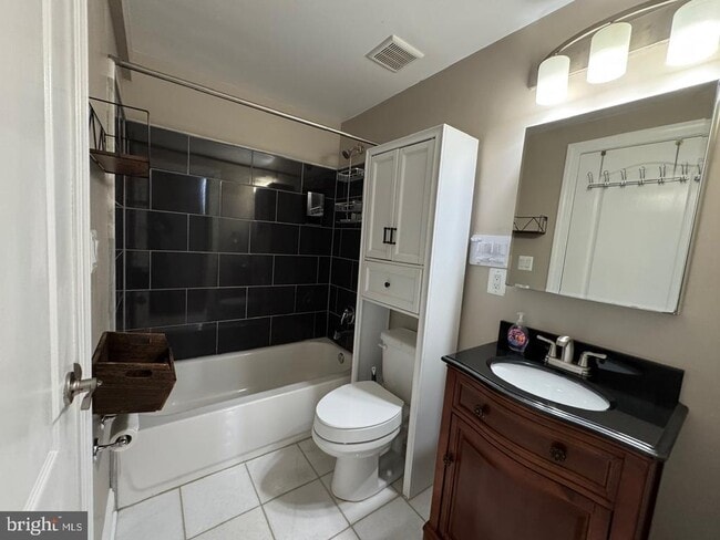 Building Photo - 6158 40 Winks Way