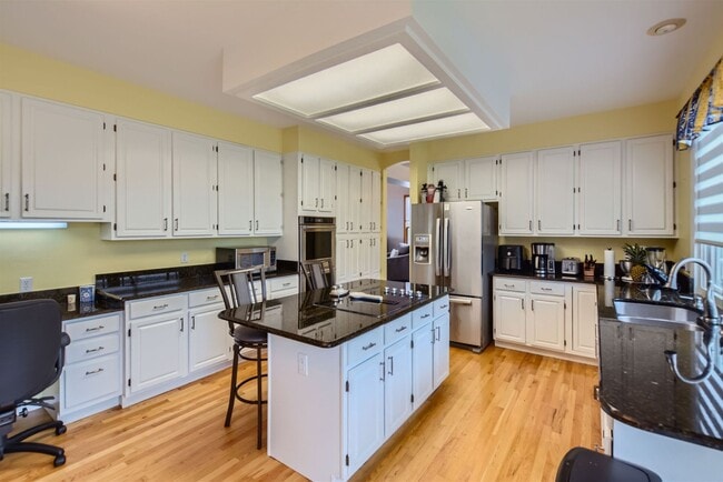 Building Photo - Spacious Haven: 4 BDR Home in Louisville, CO